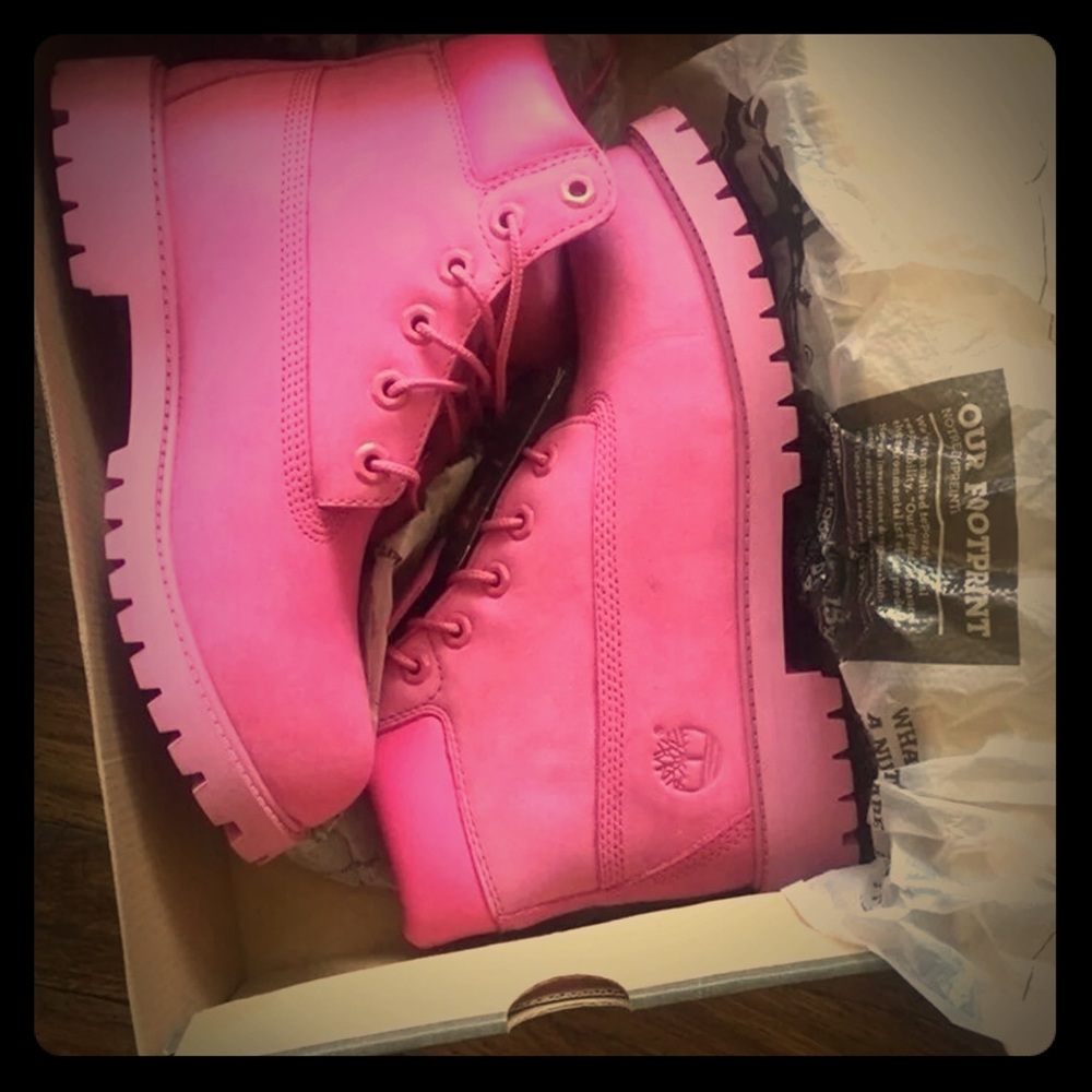 ❌SOLD❌Pink Timberland boots💕